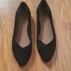 TOMS black flats.